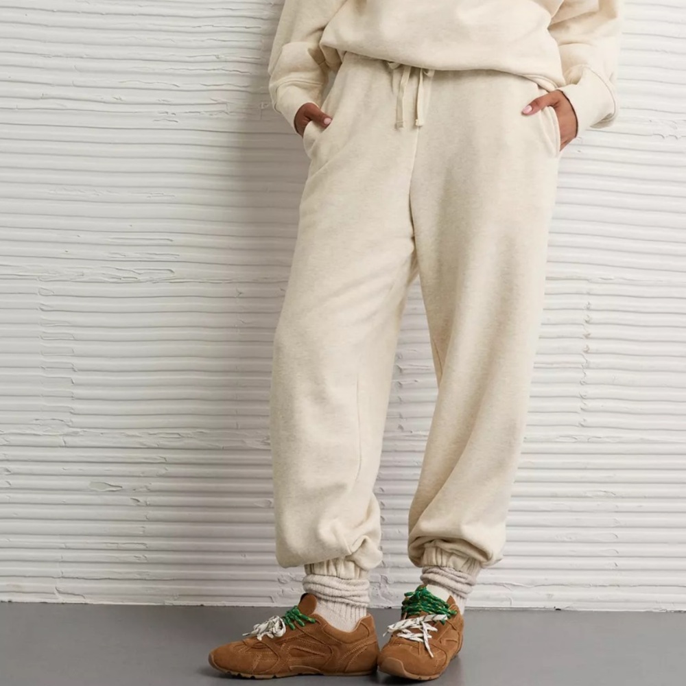 American Eagle Everyday Luxe Jogger Pants Cream Heathered Size Medium NWT